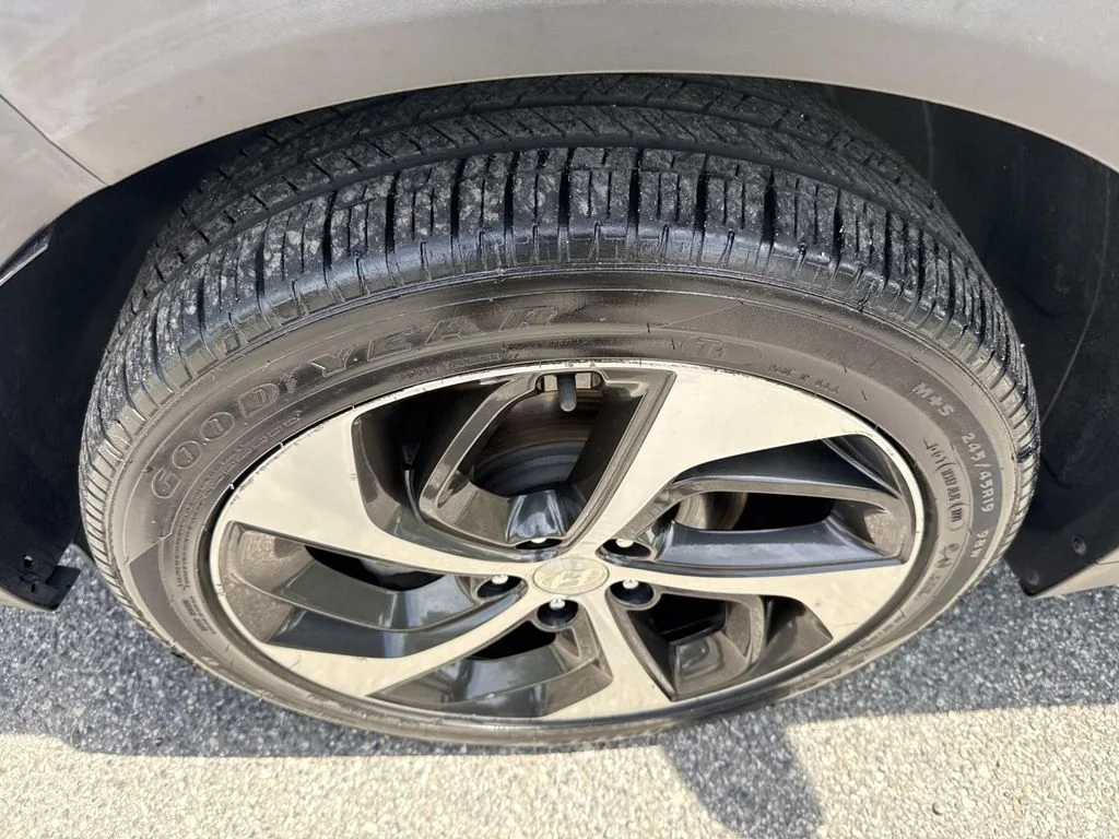 Used 2017  Hyundai Sport image 12