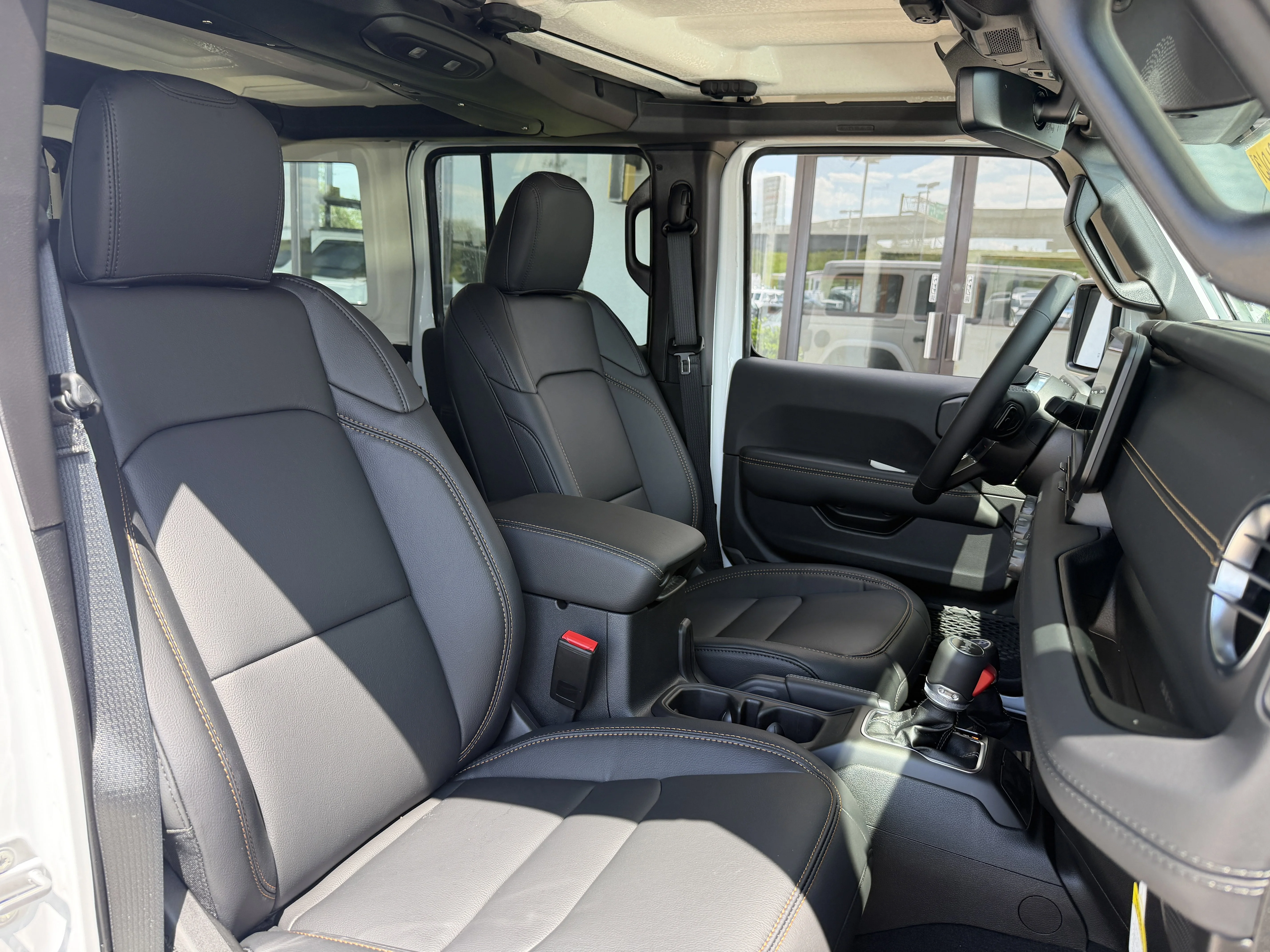 New 2026 Bright White Clear-Coat Exterior Paint Jeep Sahara image 23