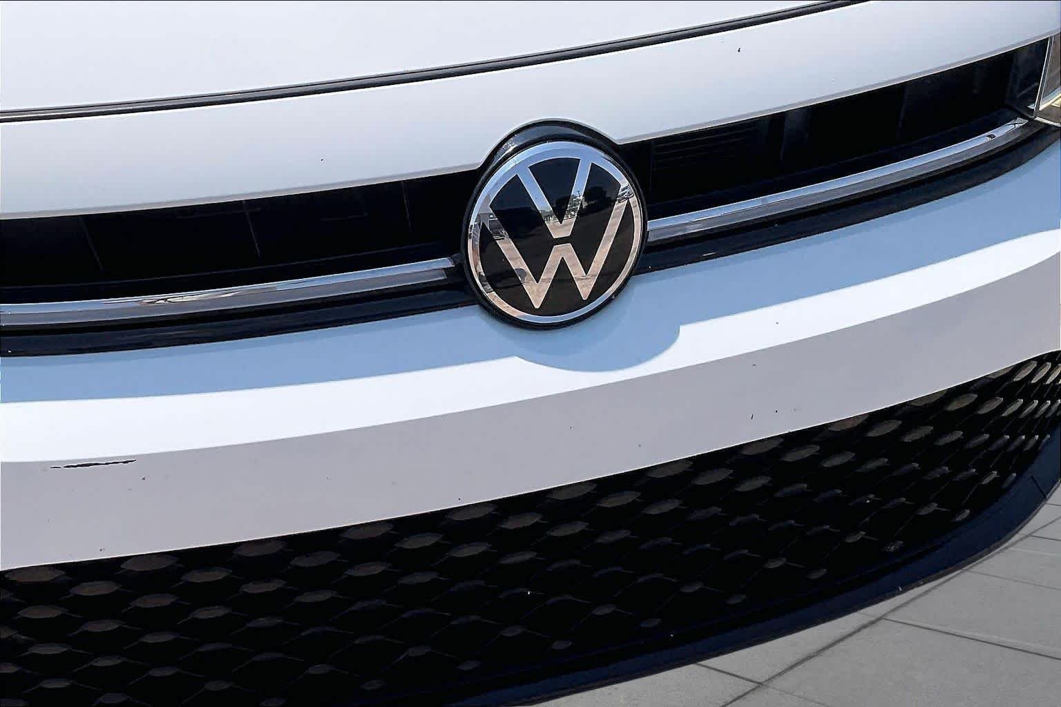 Used 2025 Pure White Volkswagen Sport image 28