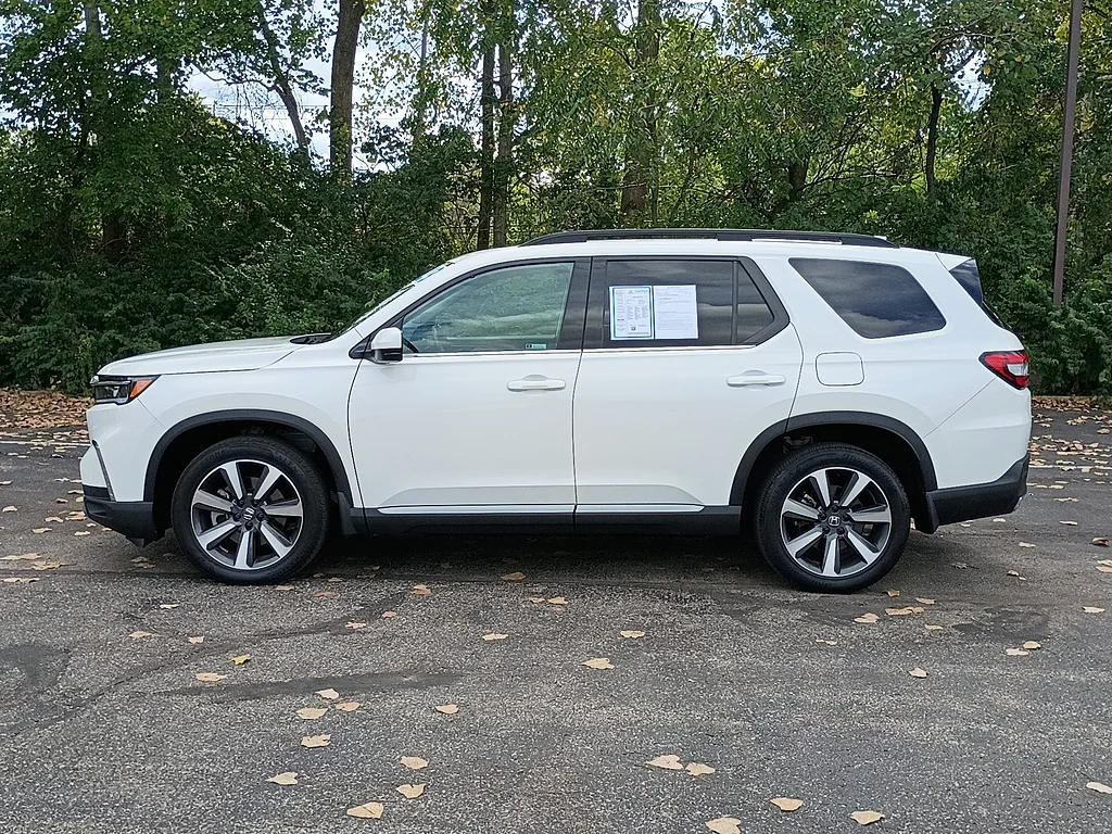 2023 Honda Pilot Touring, photo 6 of 12