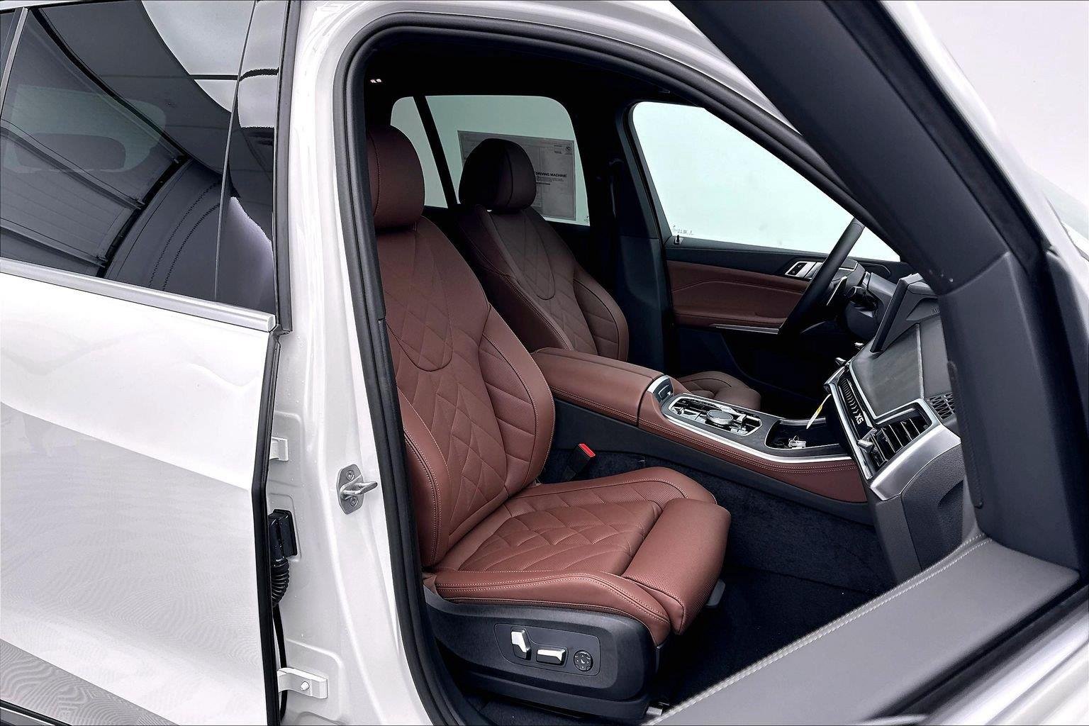 New 2026 Alpine White BMW xDrive50e image 36