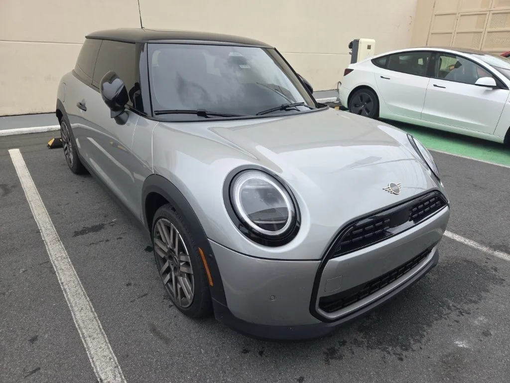 Used 2025 Silver MINI Signature image 3