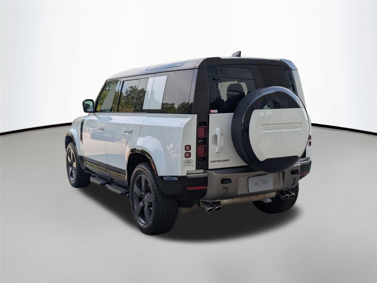 Used 2025 Fuji White Land Rover X-Dynamic SE image 7