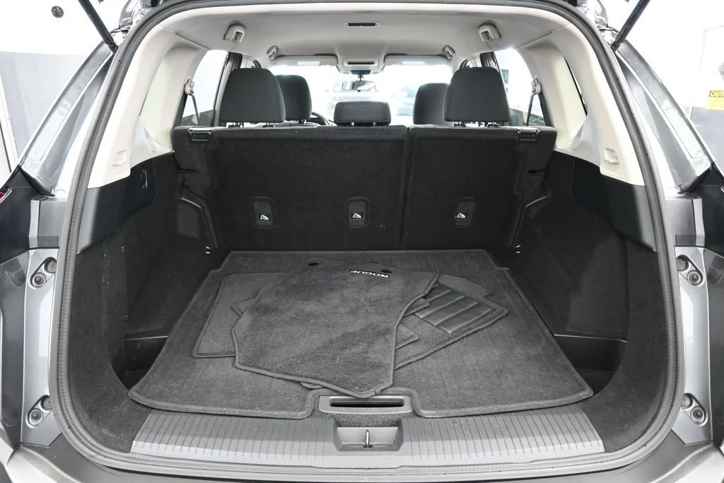Used 2021 Gray Nissan S image 31