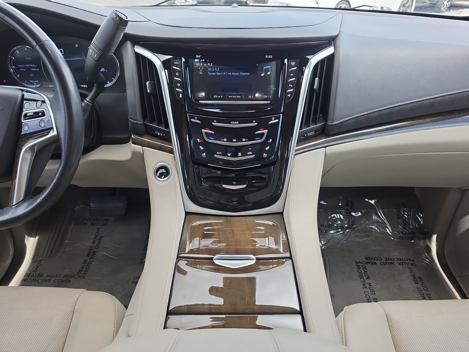 2020 Cadillac Escalade Premium Luxury - Photo 11