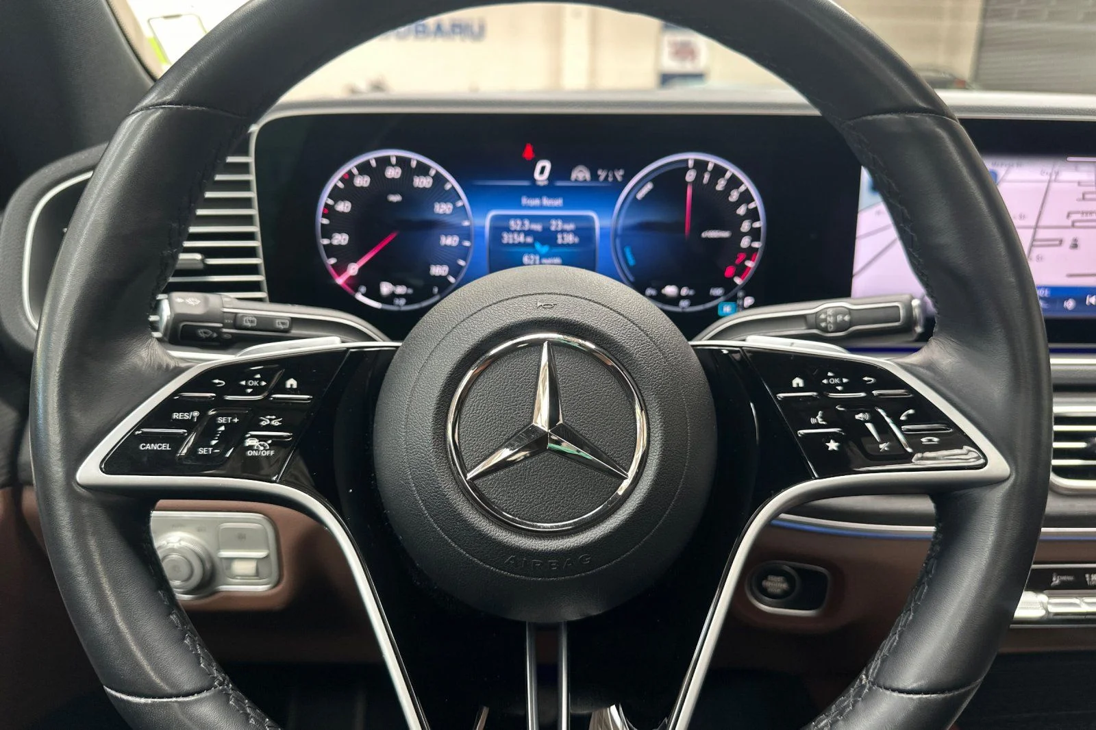Used 2025 Black Mercedes-Benz GLE 450e image 31