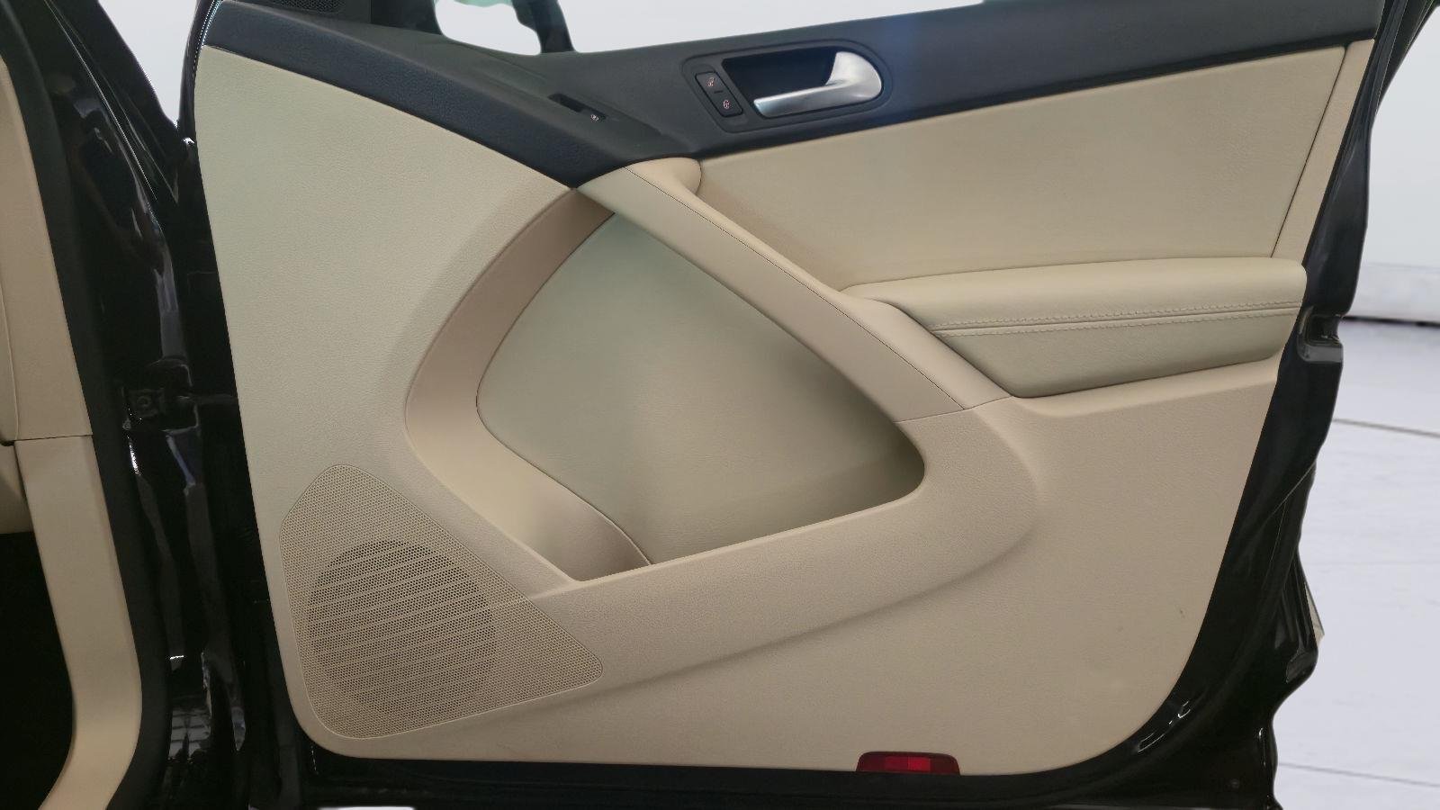 Used 2017  VOLKSWAGEN  image 23