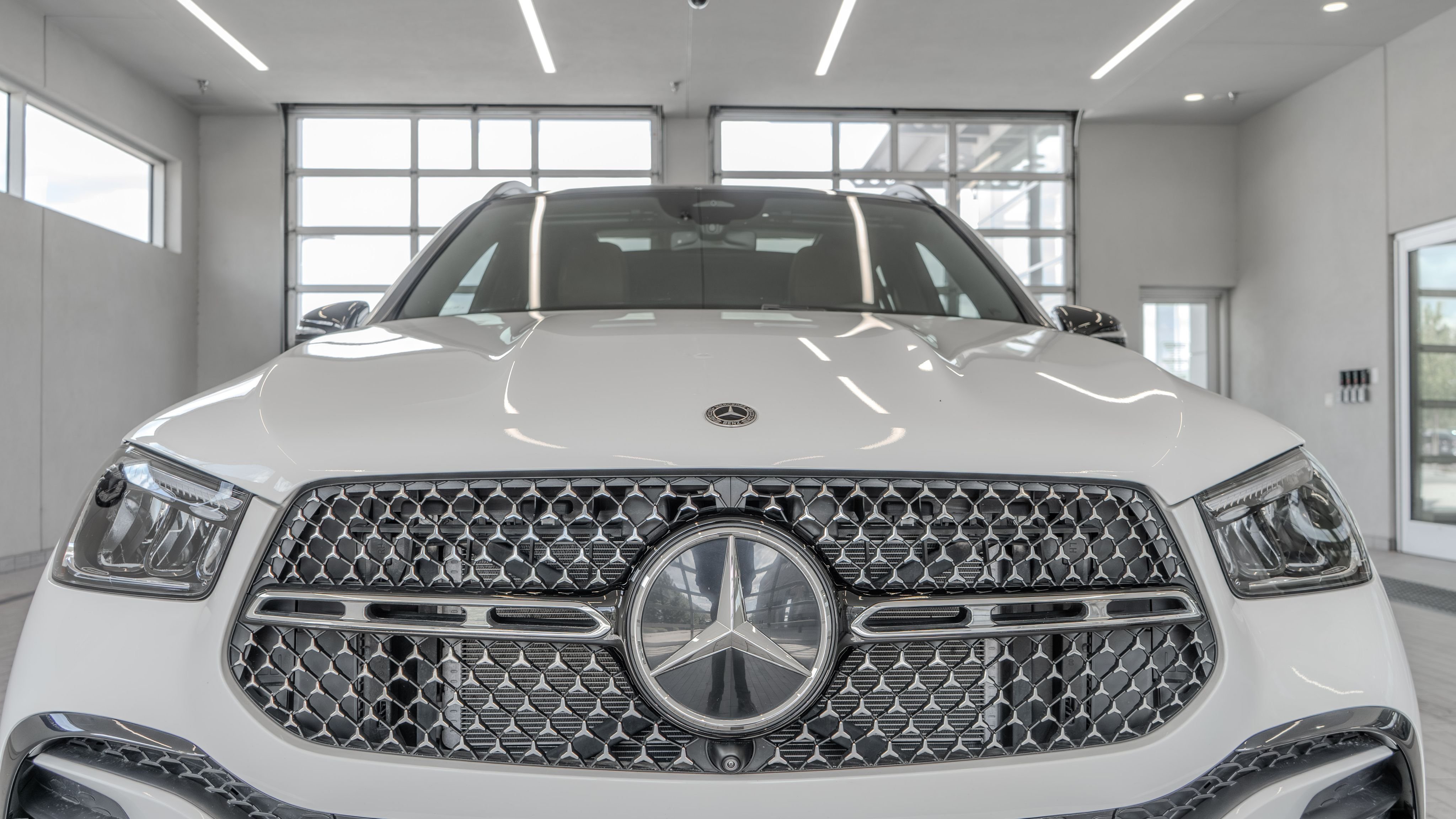 Certified Used 2025 Polar White Mercedes-Benz GLE 450e image 23
