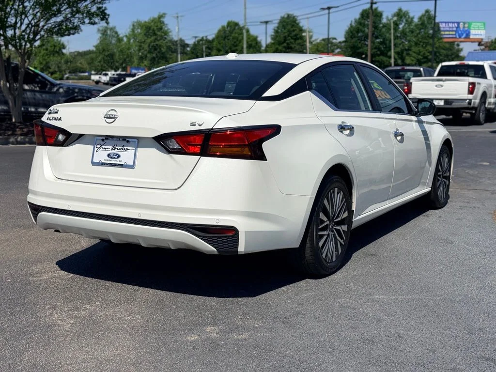 Used 2024 White Nissan 2.5 SV image 8