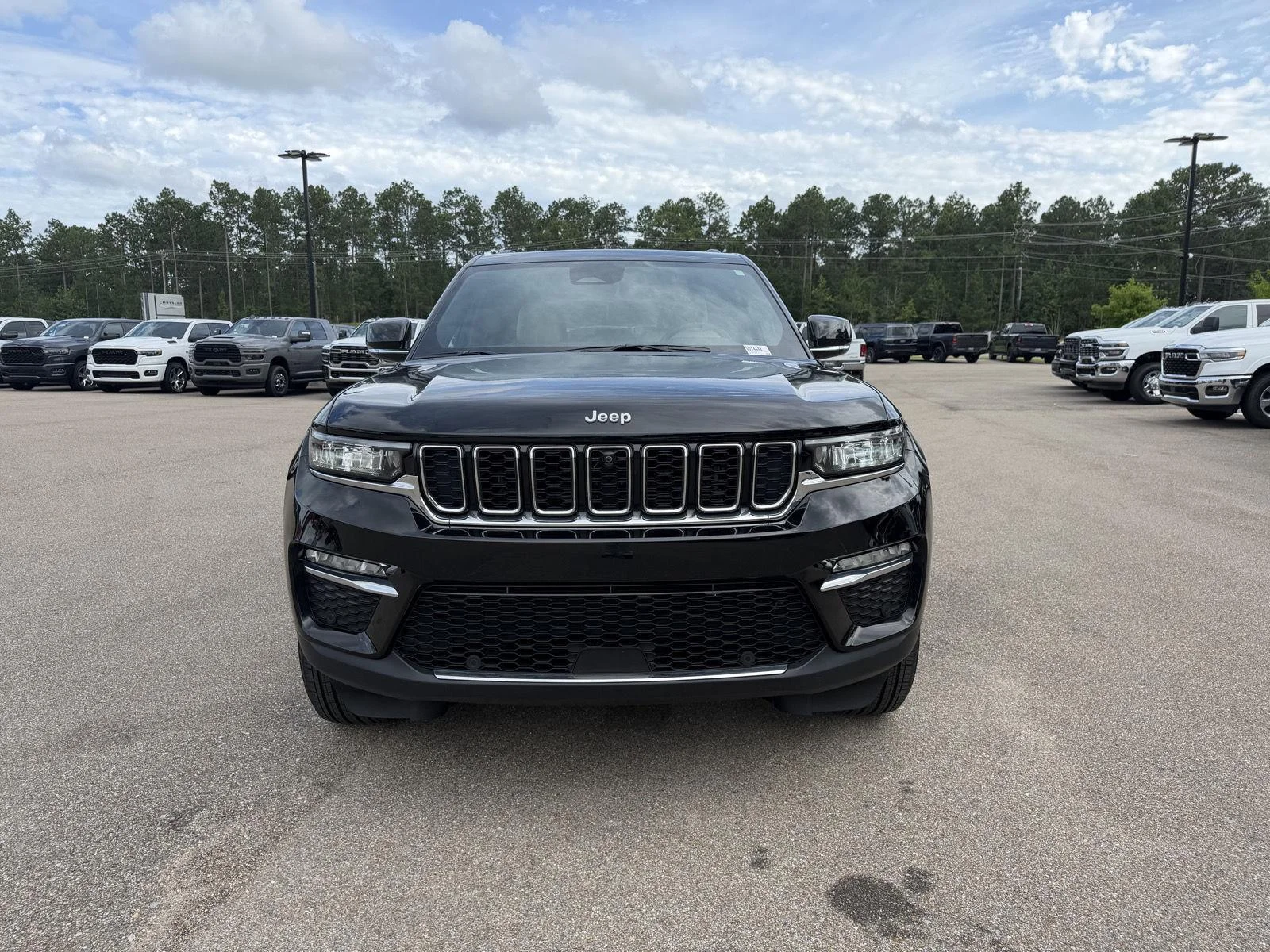 Used 2025 Diamond Black Crystal Pearlcoat Jeep Limited image 2