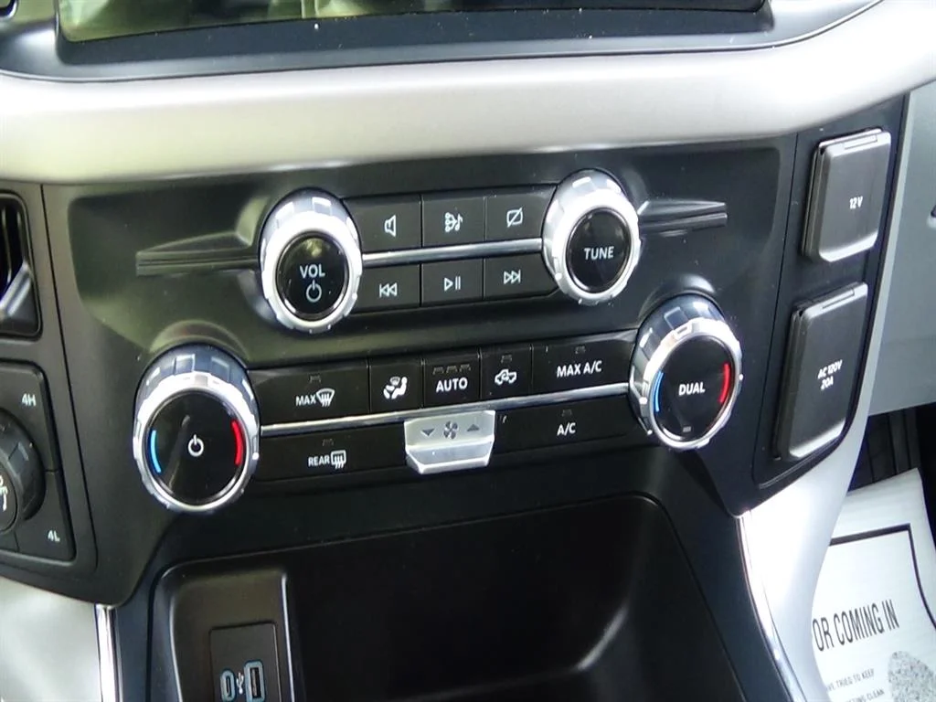 Certified Used 2024 Agate Black Um Ford XLT image 24