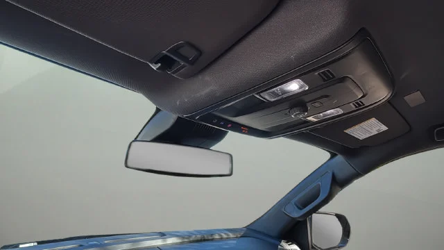 Used 2025 Gray Chevrolet Z71 image 27