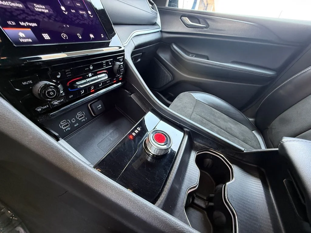 Used 2025 Silver Jeep Altitude image 22