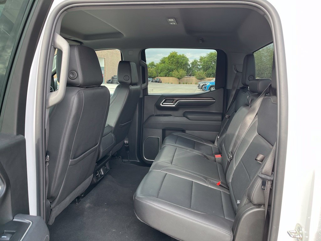 Used 2025 White GMC SLT image 16