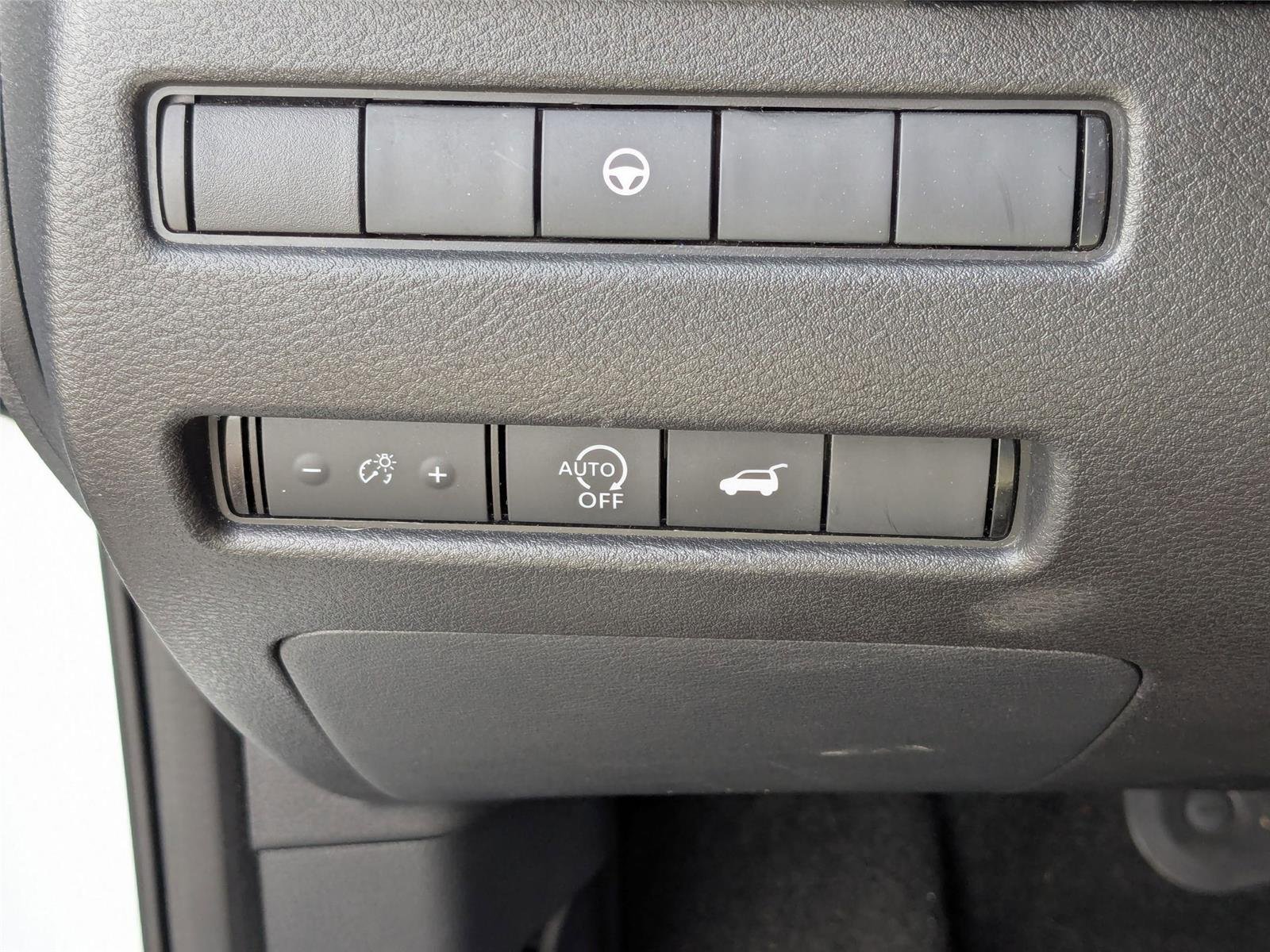 Used 2024 Everest White Pearl Nissan SV image 20
