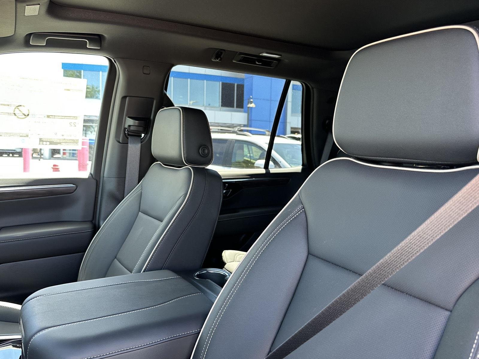 New 2026 Polar White Tricoat Chevrolet Premier image 26