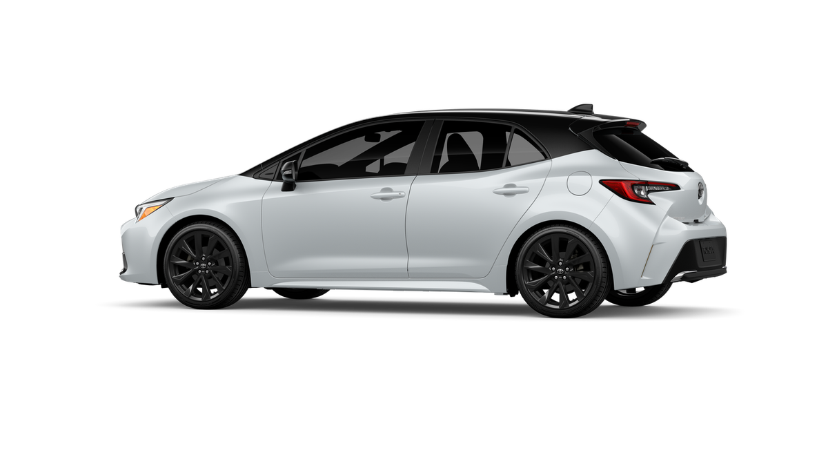 New 2027 Wind Chill Pearl with Black roof Toyota XSE image 5