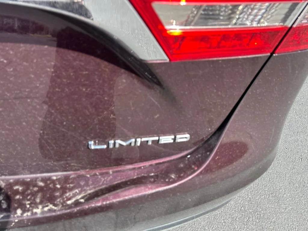 Used 2016 Sizzling Crimson Mica Toyota Limited image 9