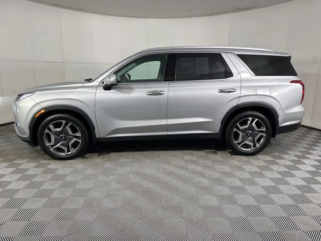 Used 2023 Silver Hyundai SEL image 18