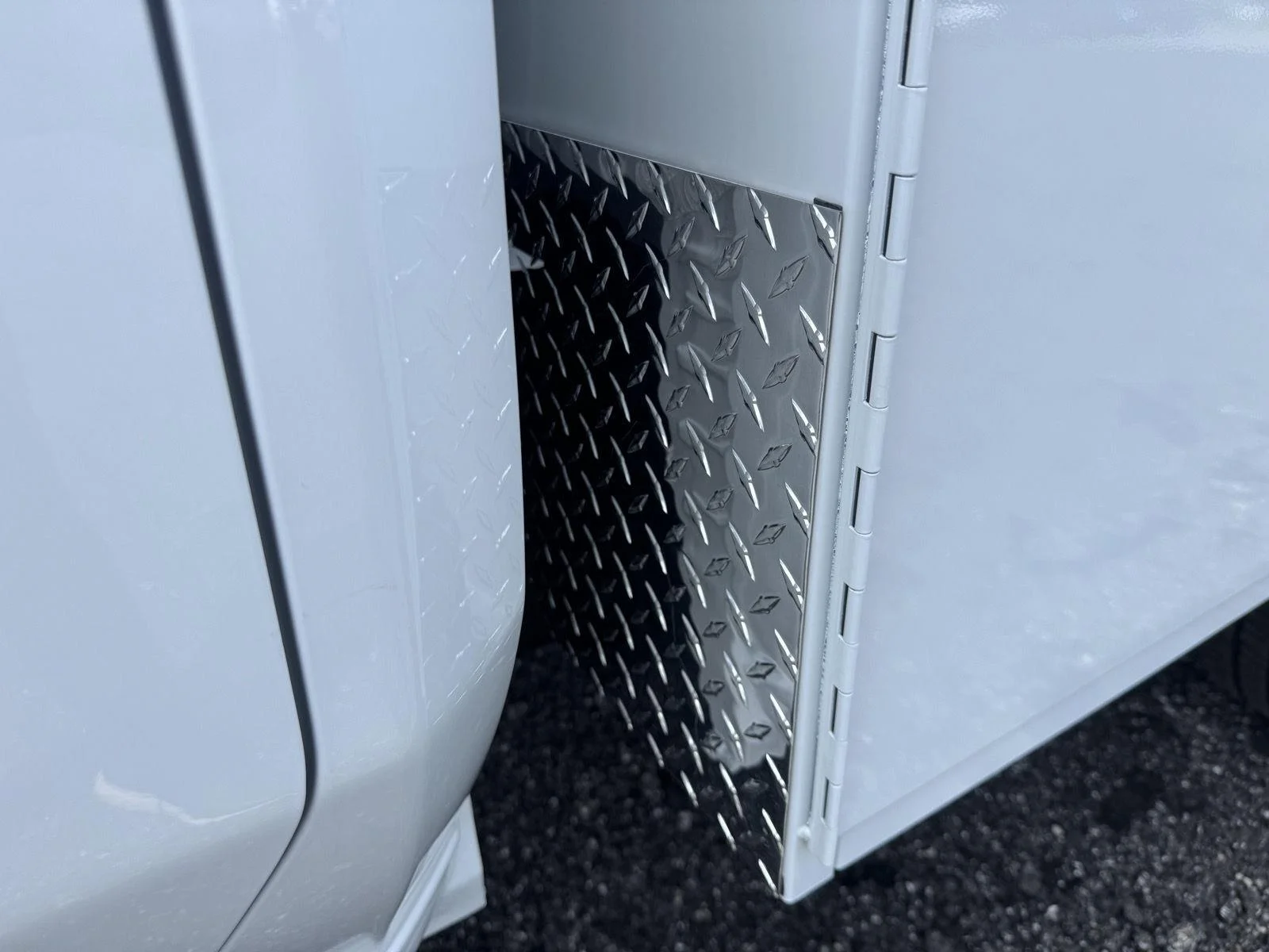 New 2026 Summit White Chevrolet WT image 3