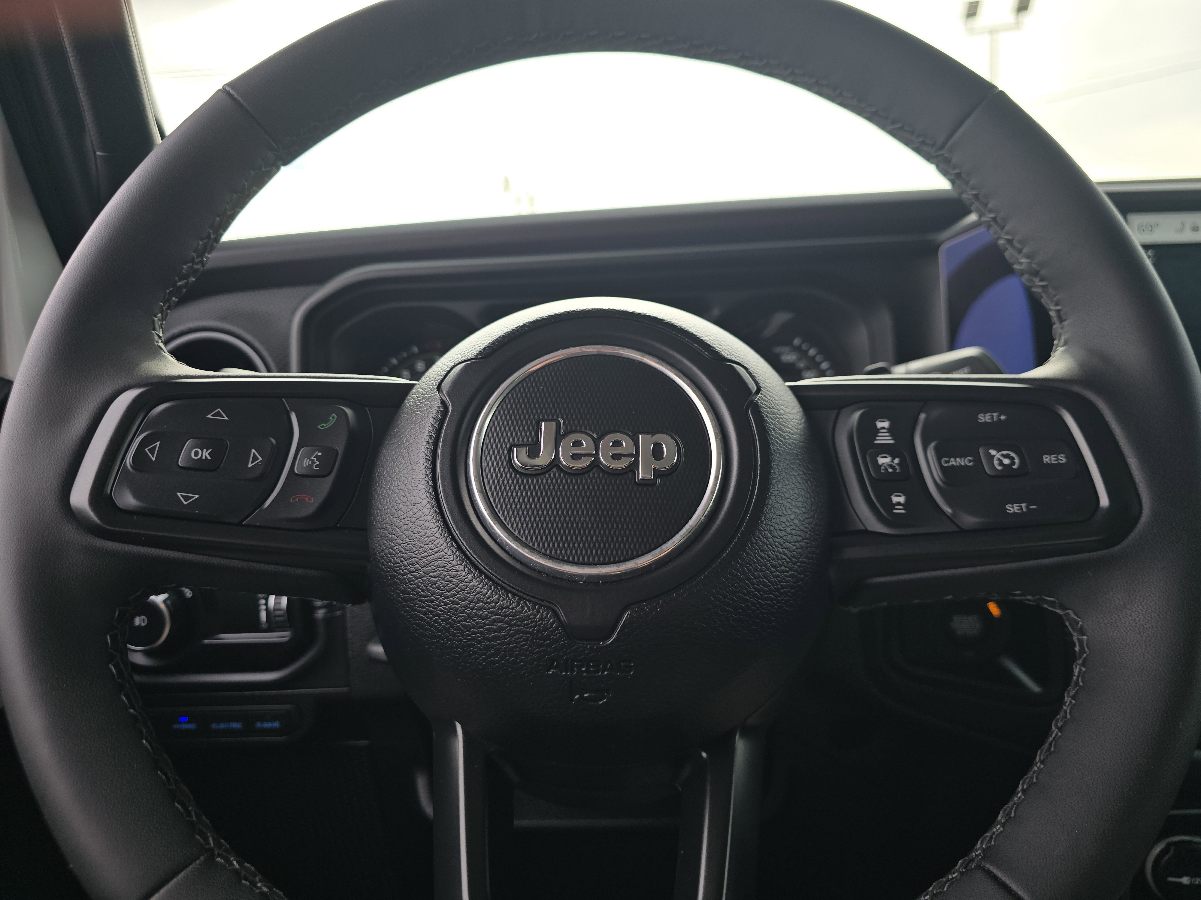 Used 2025 Bright White Clearcoat Jeep Rubicon image 22