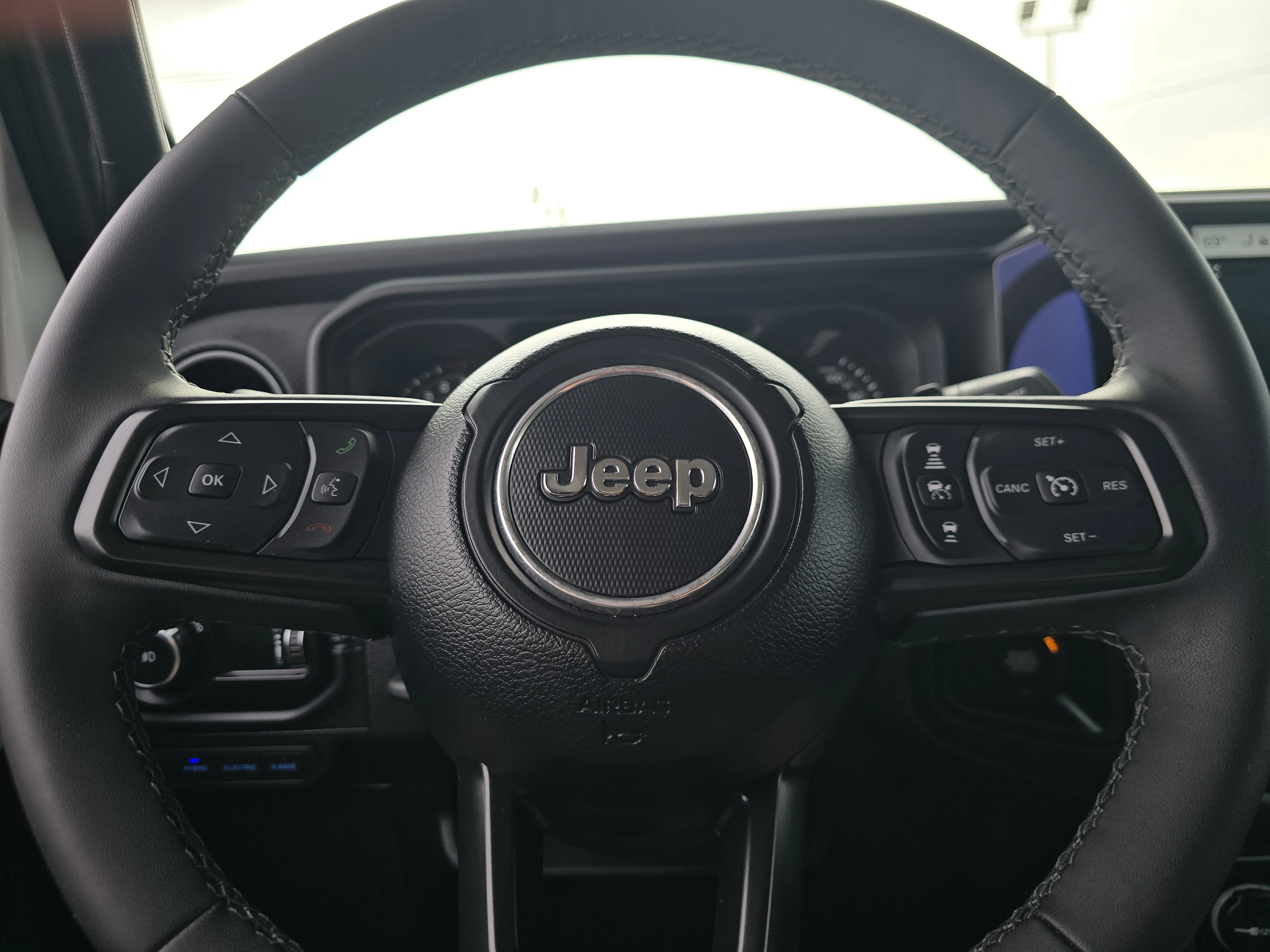 Used 2025 Bright White Clearcoat Jeep Rubicon image 22