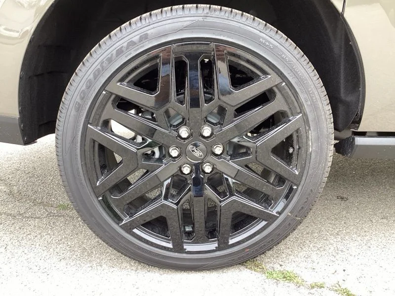 New 2026 Gray Ford Platinum image 9