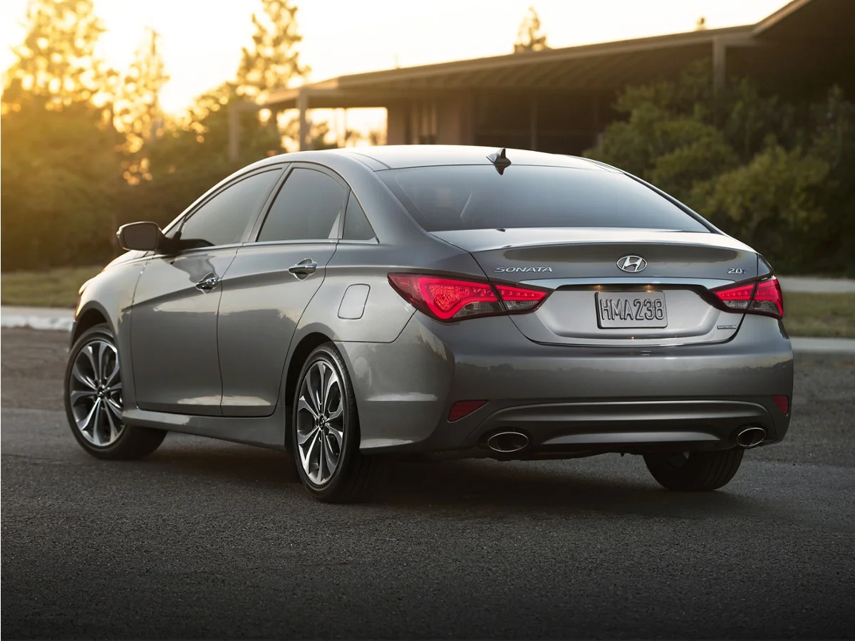 Used 2014 Silver Hyundai GLS image 1