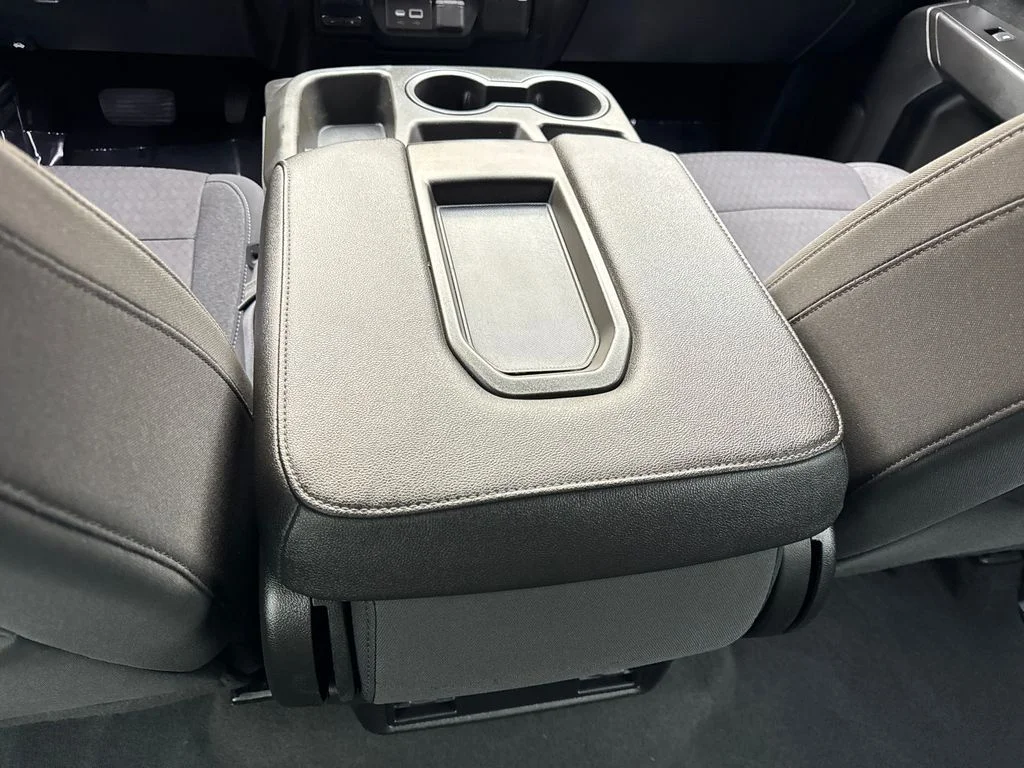 Used 2022 Silver Chevrolet Custom image 66