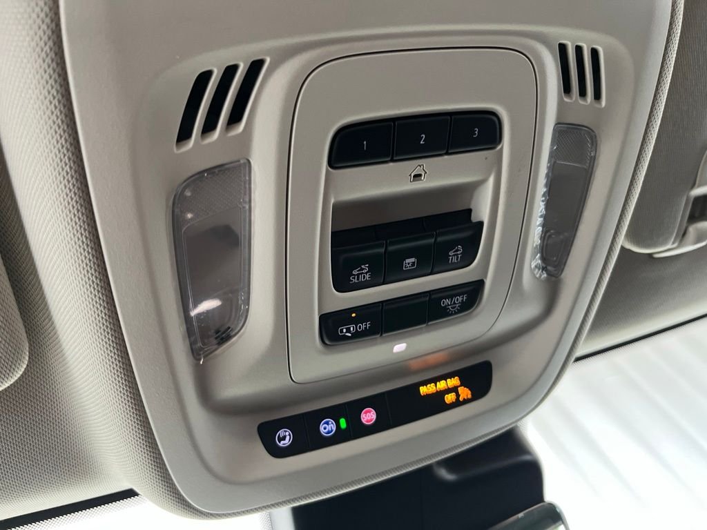 Used 2023 Gray Buick Avenir image 17