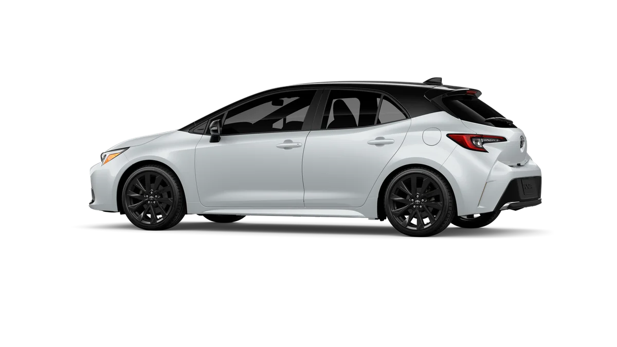 New 2027 Wind Chill Pearl with Black roof Toyota XSE image 5