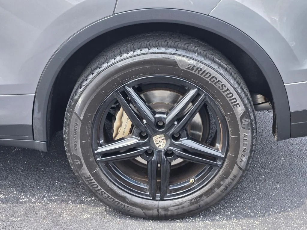 Used 2017  Porsche S image 18