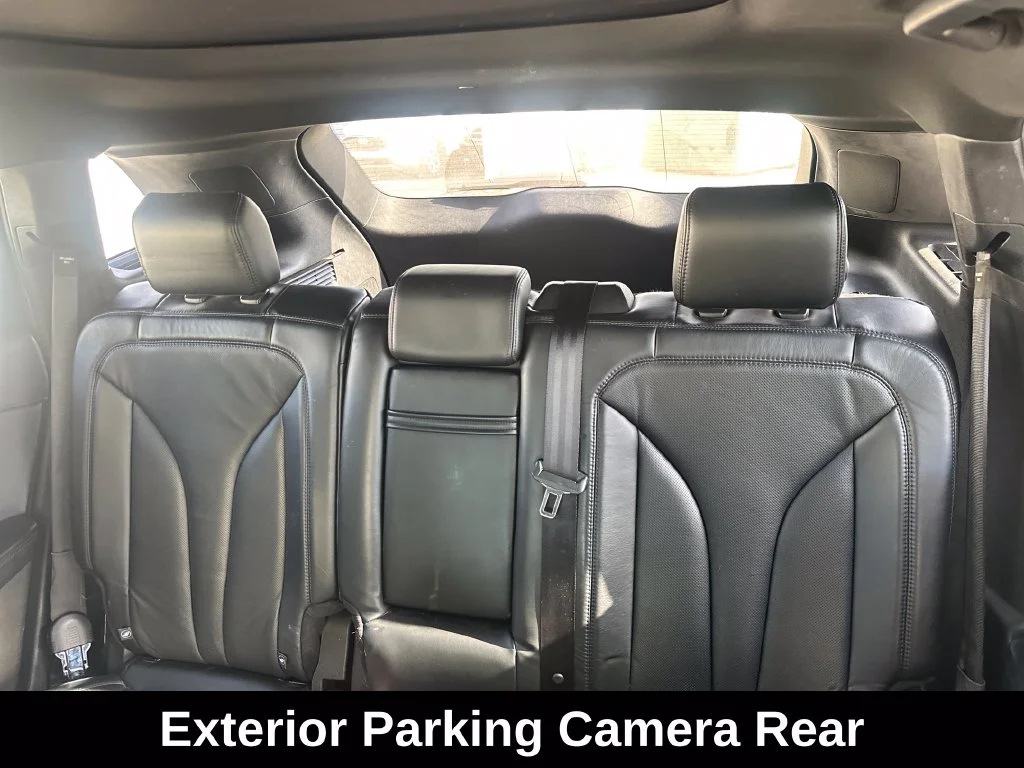 Used 2016 White Platinum Clearcoat Metallic Lincoln Reserve image 21