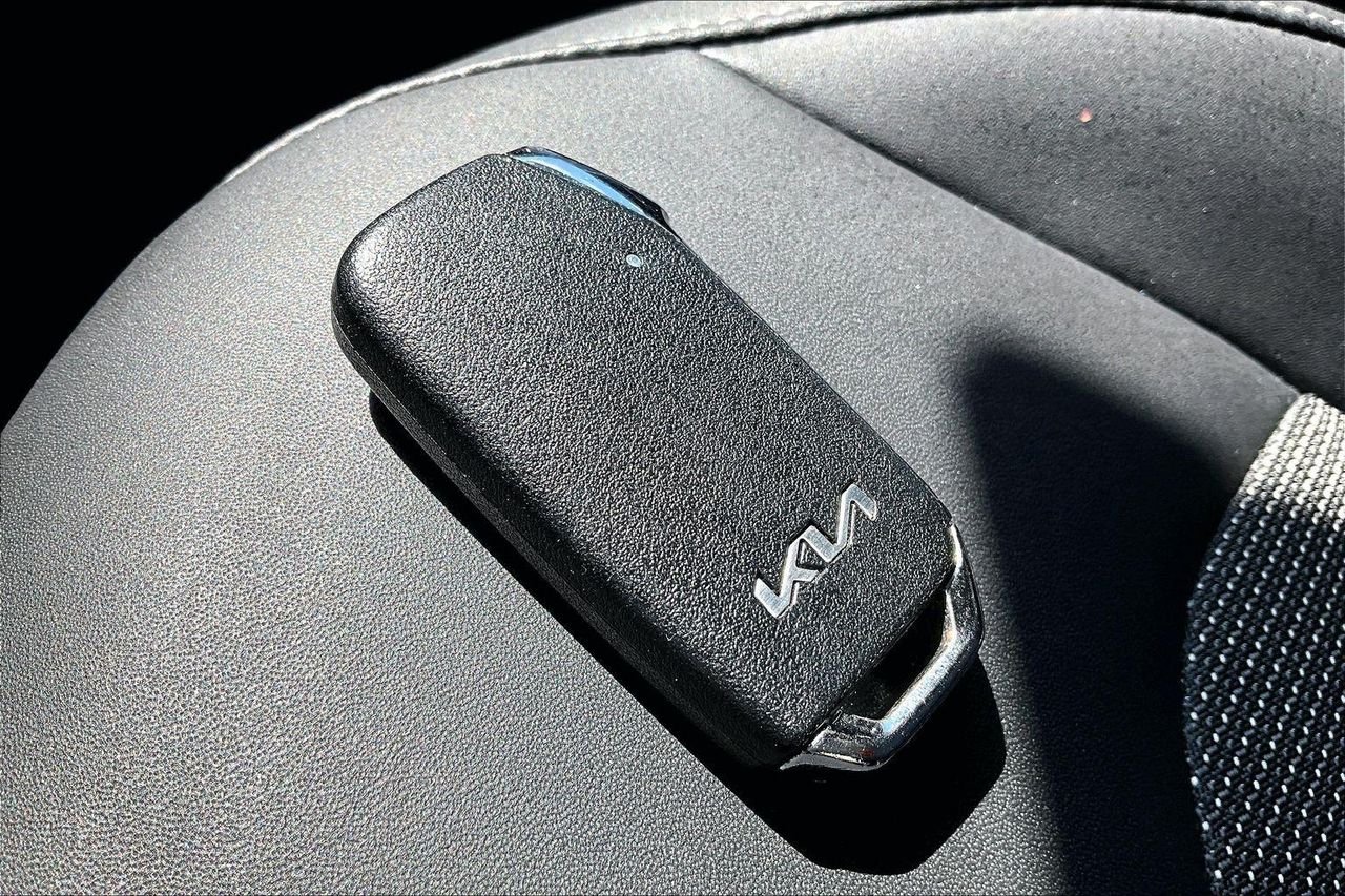 Used 2024 Glacier Kia Light Long Range image 35