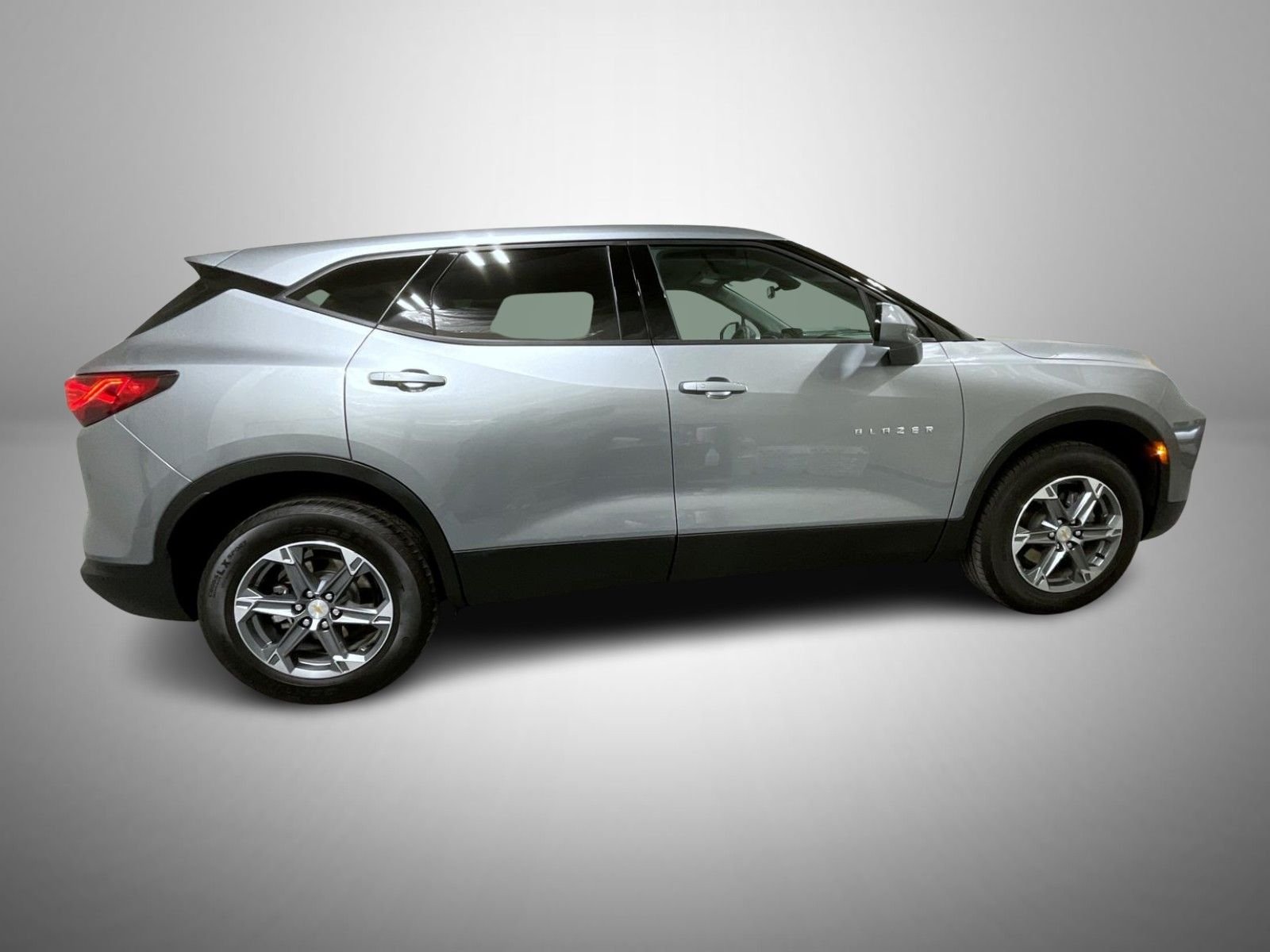 Used 2025 Gray Chevrolet LT image 4