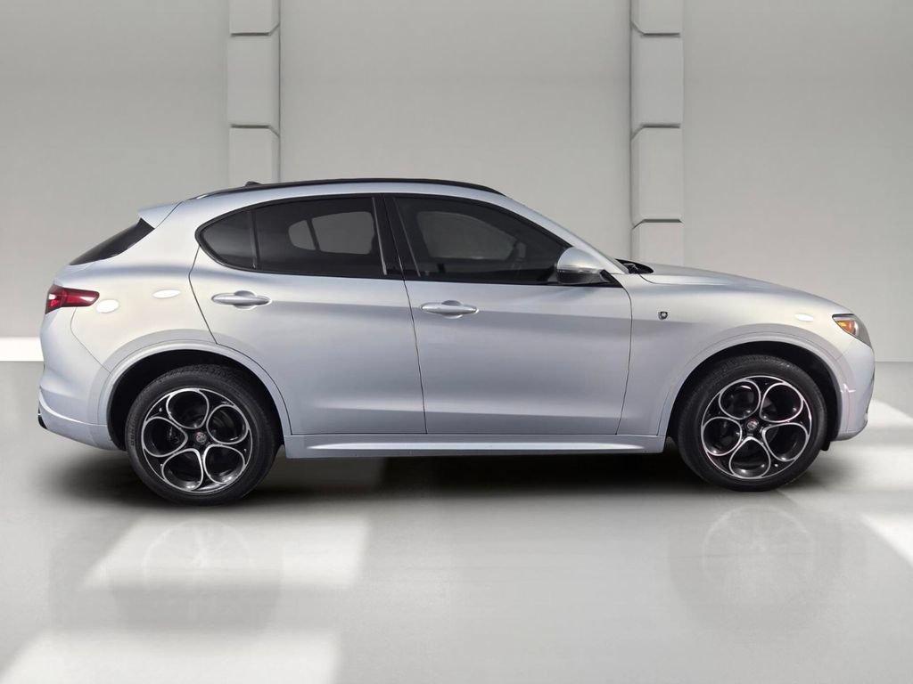 Used 2021 Lunare White Metallic Alfa Romeo Ti Sport image 4