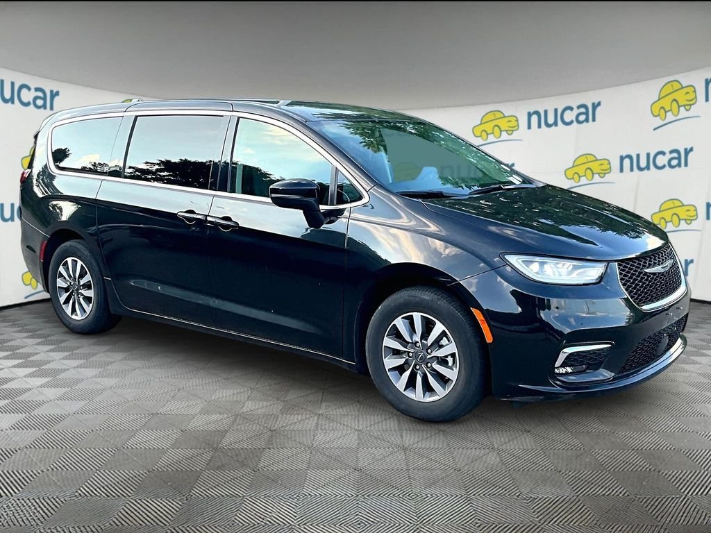 Used 2023 Black Chrysler Touring L image 1