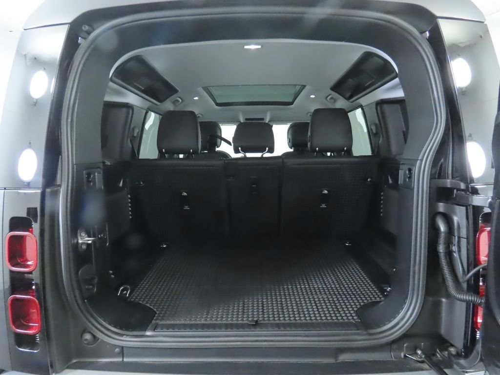 Used 2025 Carpathian Grey Prem Met Land Rover S image 30