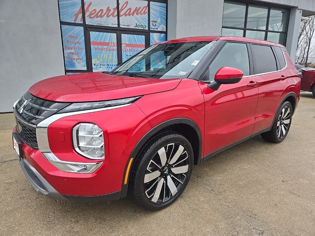 Used 2025 Mitsubishi Outlander SE with VIN JA4J4VA88SZ037087 for sale in Kansas City