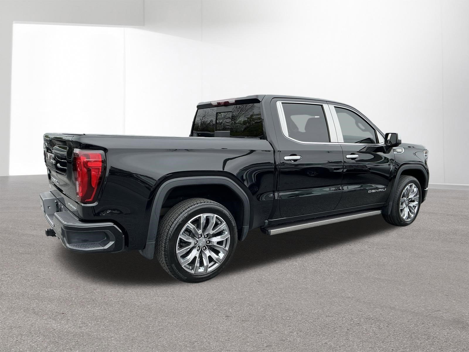 Used 2023 Onyx Black GMC Denali image 3