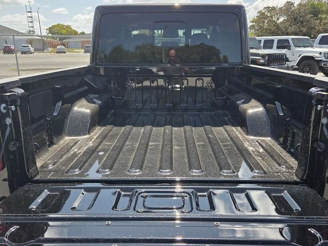 New 2026 Black Clear-Coat Exterior Paint Jeep Sahara image 7