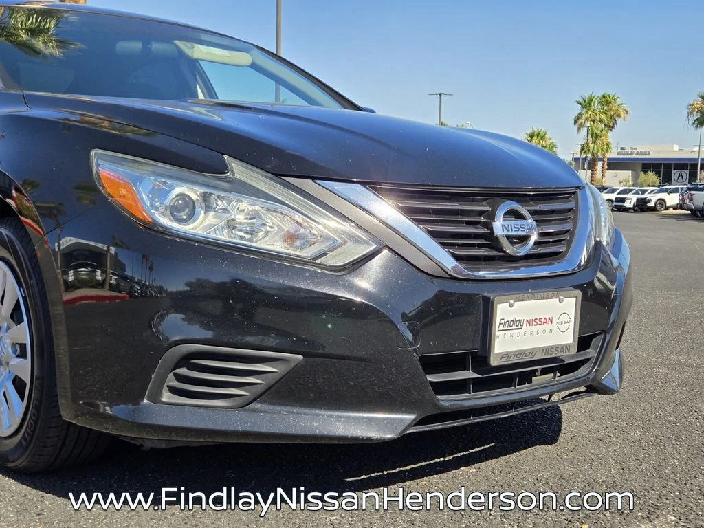 Used 2016 Black Nissan 2.5 S image 8