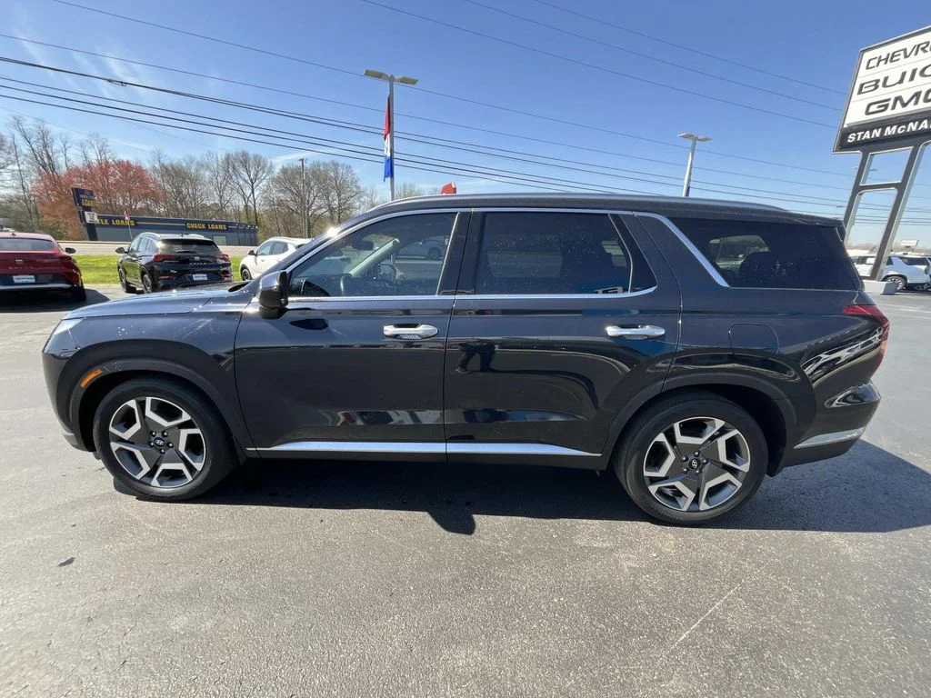Used 2023 Blue Hyundai SEL image 4