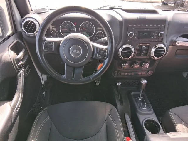 Used 2017 White Jeep Unlimited Sahara image 7