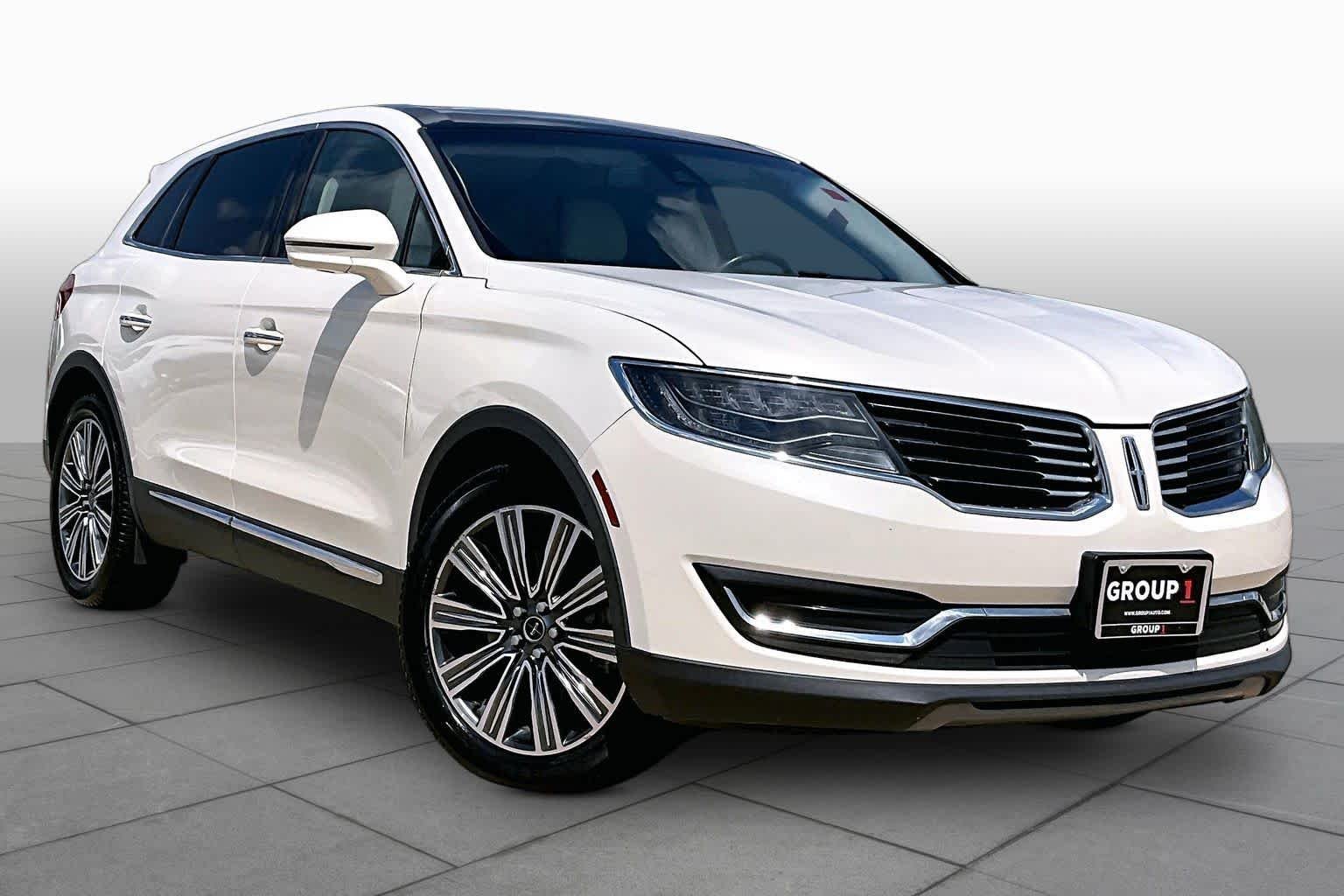 Used 2016 Confidential White 3C (Tri-Coat) Lincoln Black Label image 3