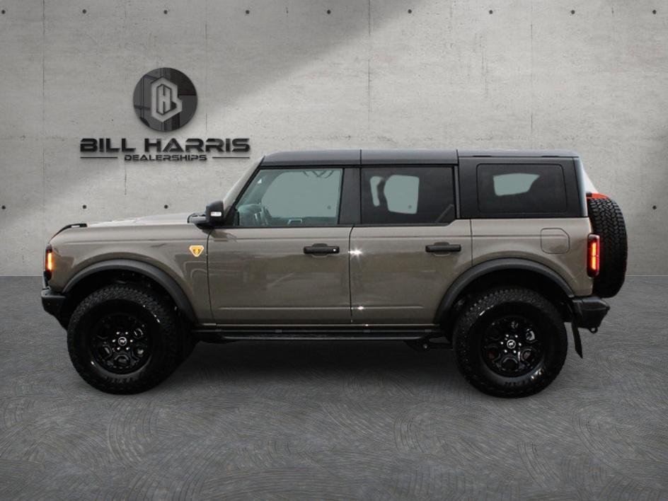 Used 2025 Gray Ford Badlands image 5