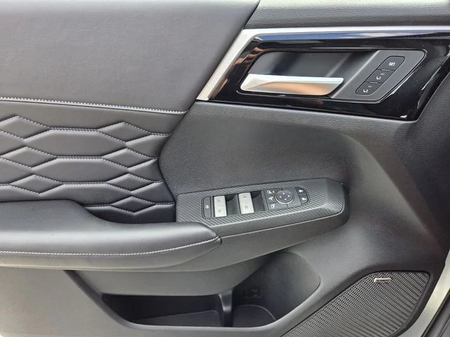 New 2026 Silver Mitsubishi SEL image 12