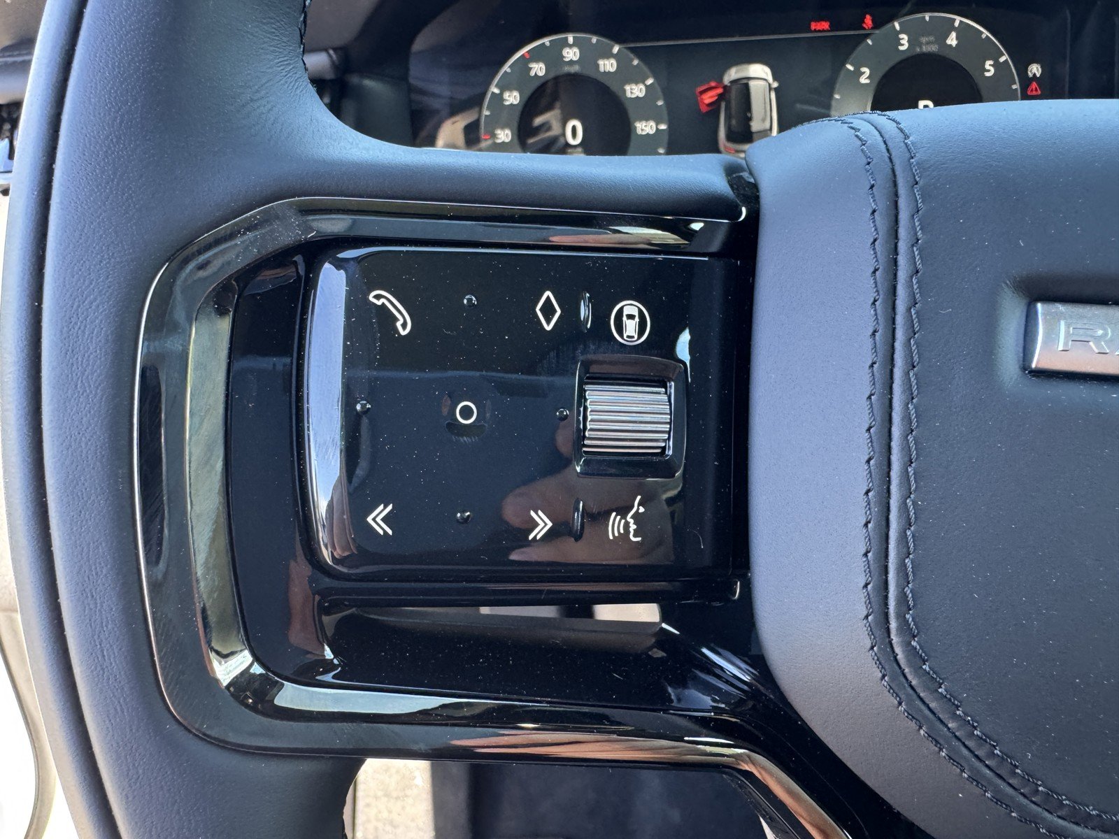 New 2026 Ostuni Pearl White Land Rover Dynamic SE image 22