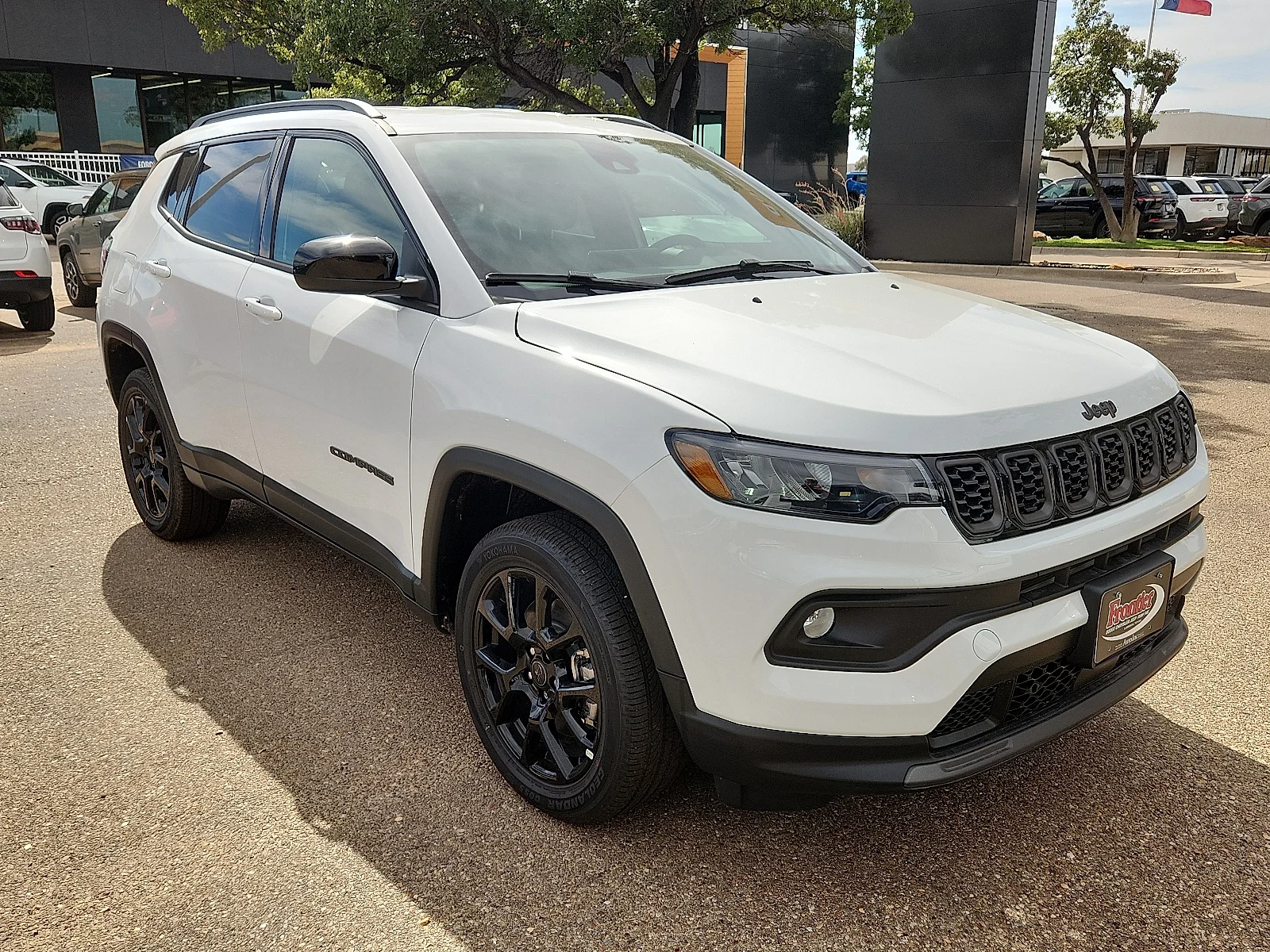 New 2027 Bright White Clear-Coat Paint Jeep LATITUDE ALTITUDE 4X4 image 6