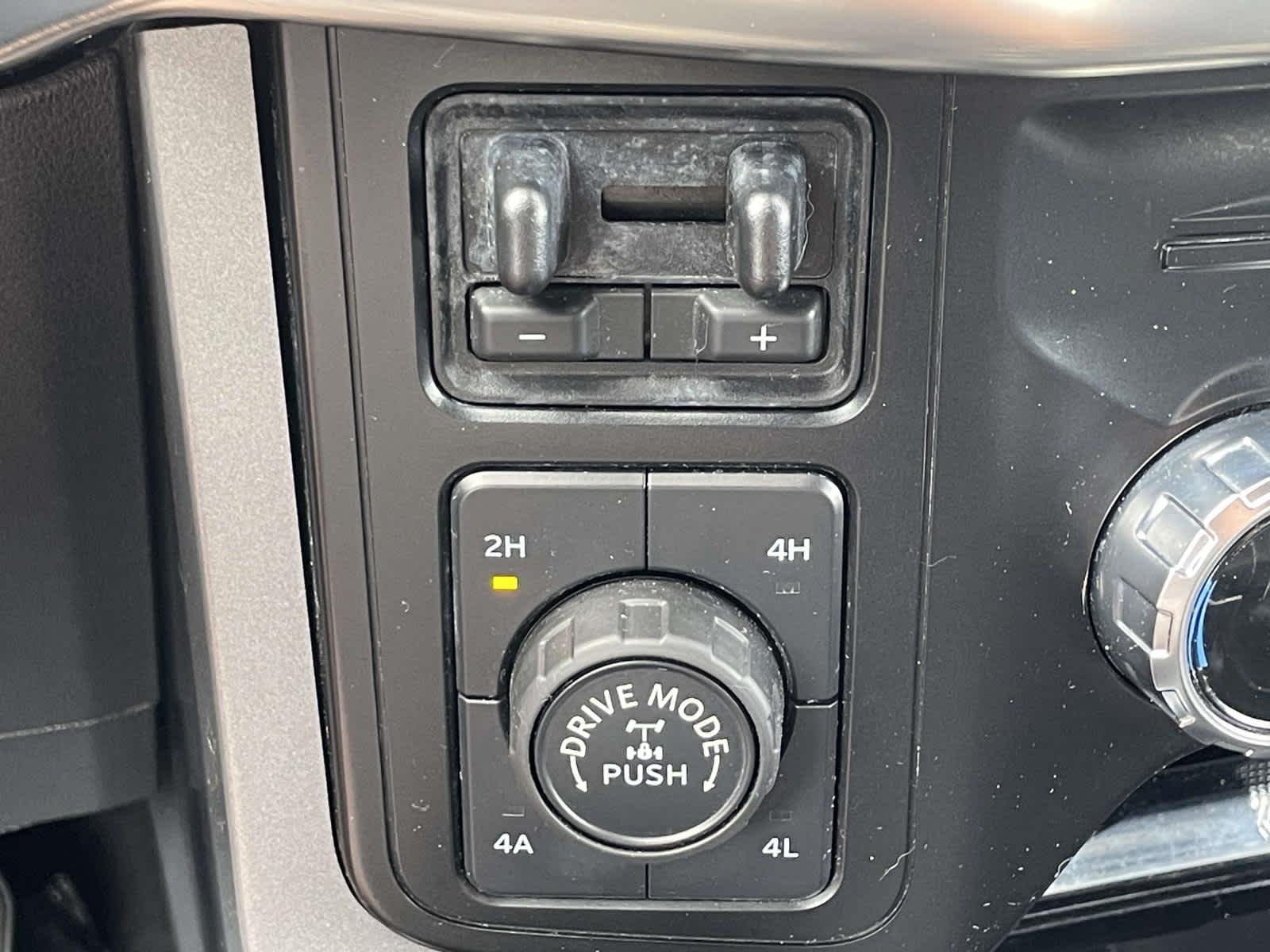 Used 2023 Silver Ford LARIAT image 37
